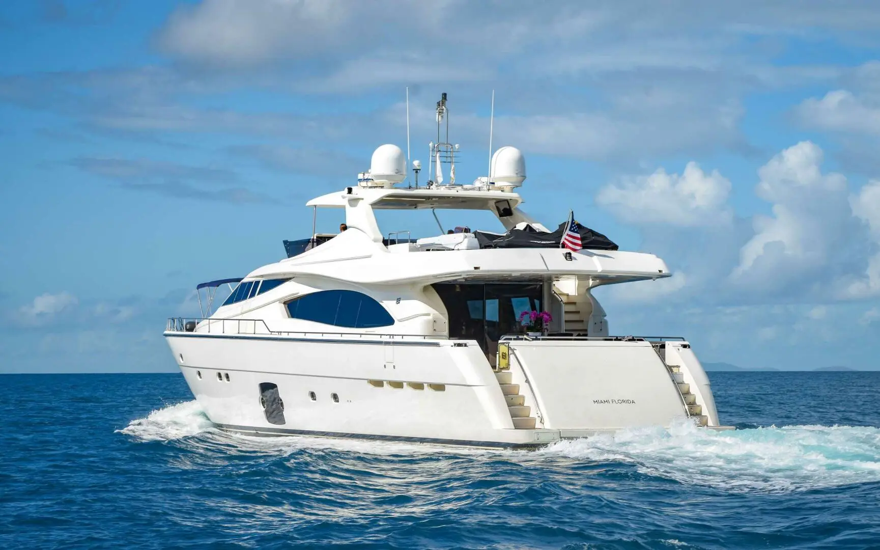 Ferretti Yachts 881