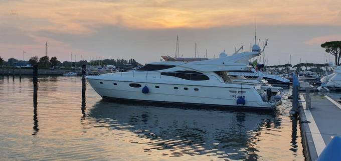 FERRETTI 530 FLY