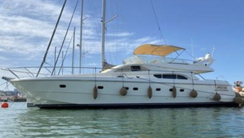 FERRETTI 57 FLY