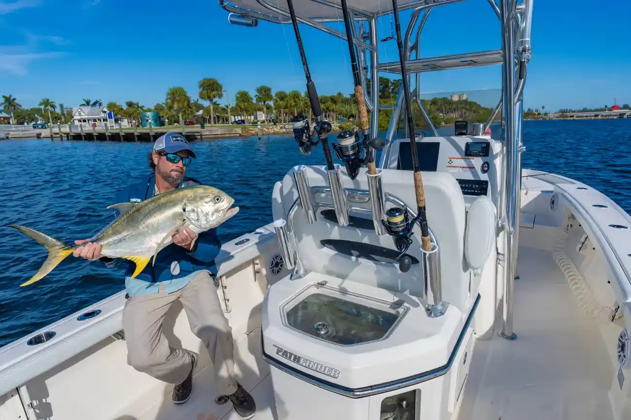 Thumbnail von Pathfinder 2400 Open