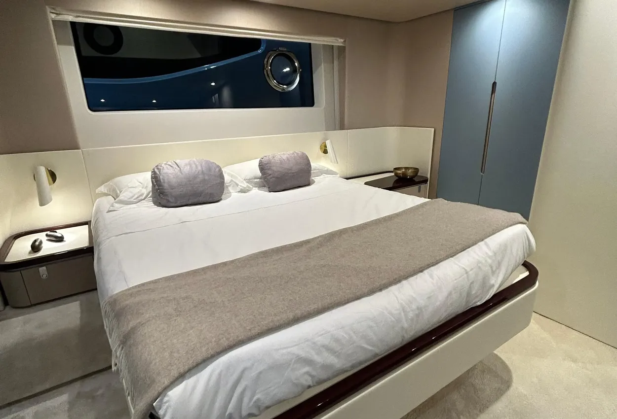 Thumbnail von Azimut 68