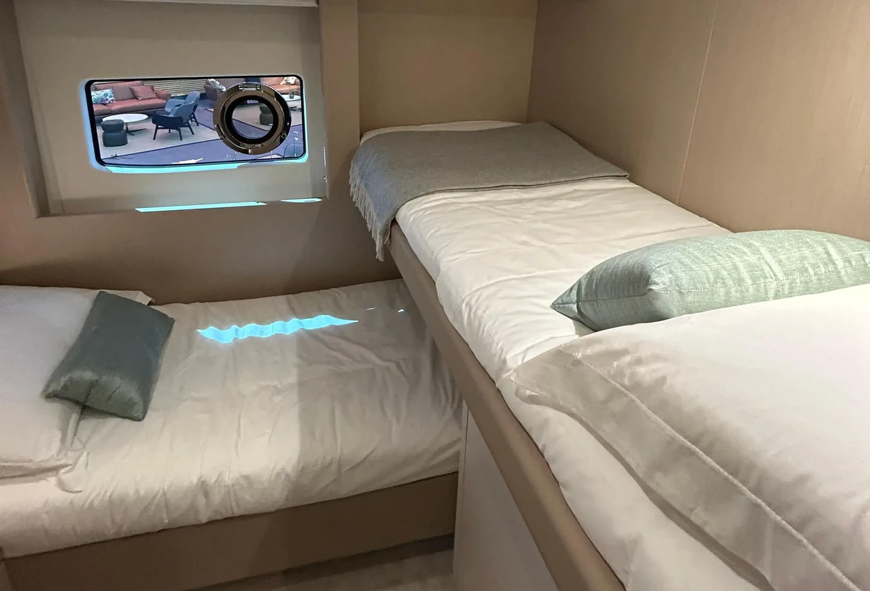 Thumbnail von Azimut 68