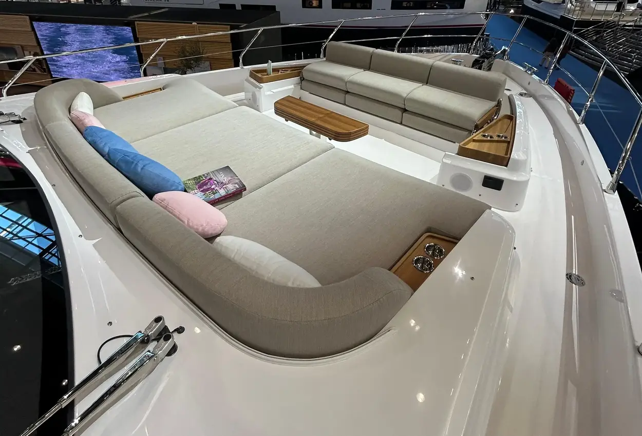 Thumbnail von Azimut 68