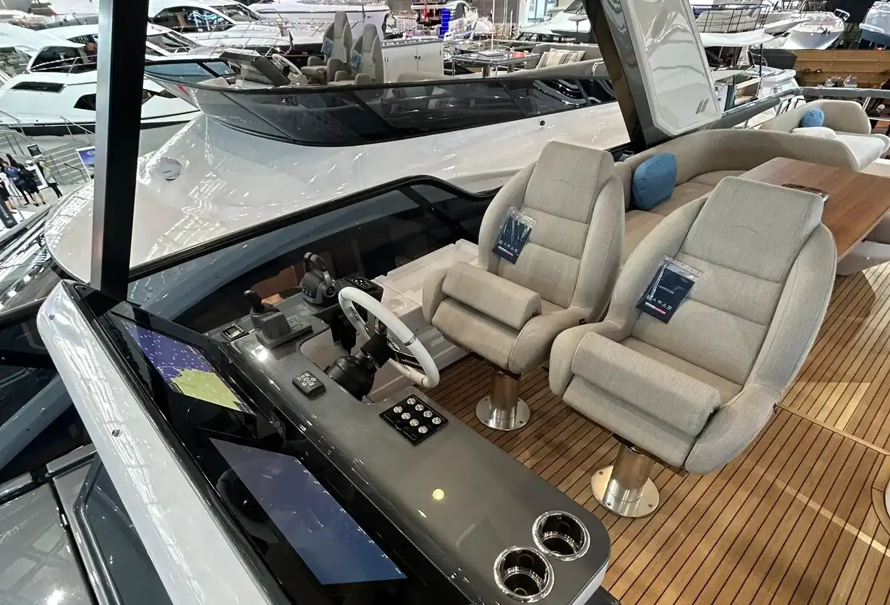 Thumbnail von Azimut 68