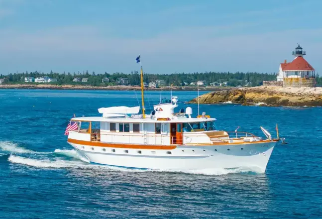 Trumpy 	Fantail Houseboat BERNADETTE