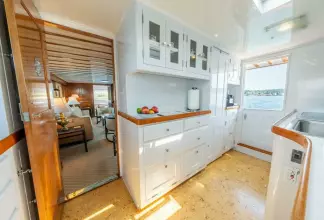 Thumbnail von Trumpy 	Fantail Houseboat BERNADETTE