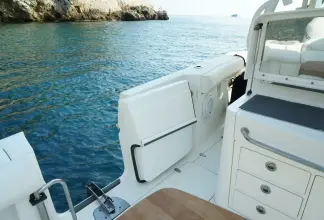 Thumbnail von Boston Whaler 370 Outrage EXPLORER II