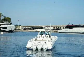 Thumbnail von Boston Whaler 370 Outrage EXPLORER II