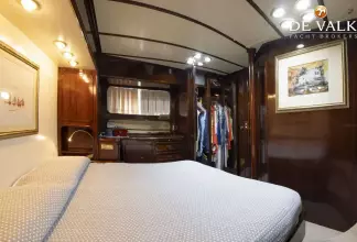 Thumbnail von Laurent Giles 16,45