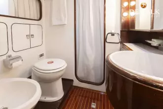 Thumbnail von Laurent Giles 16,45