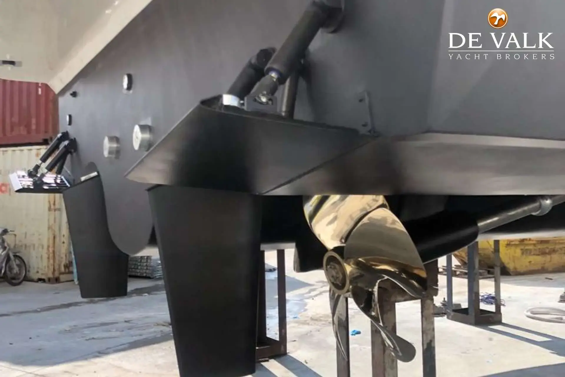 Thumbnail von Falcon 100