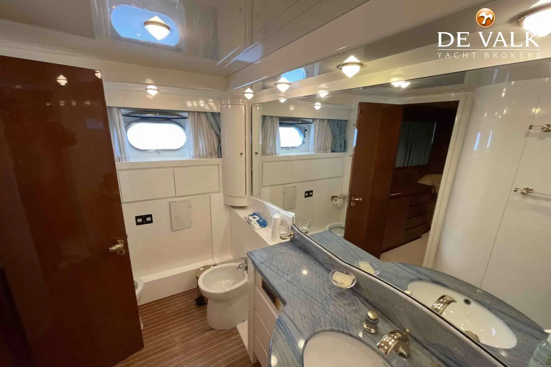 Thumbnail von Falcon 100