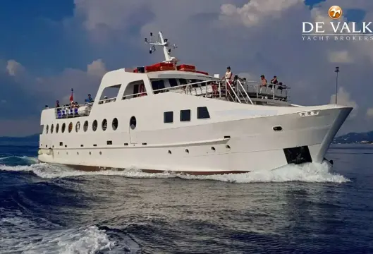 CAR/PASSENGERS FERRY 33