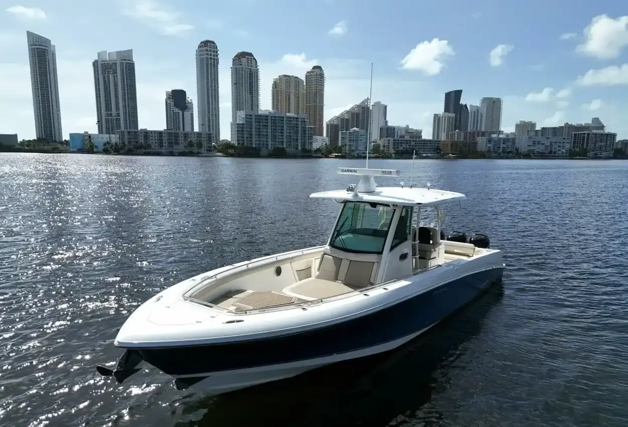 Boston Whaler 350 Outrage T/T HANNAH