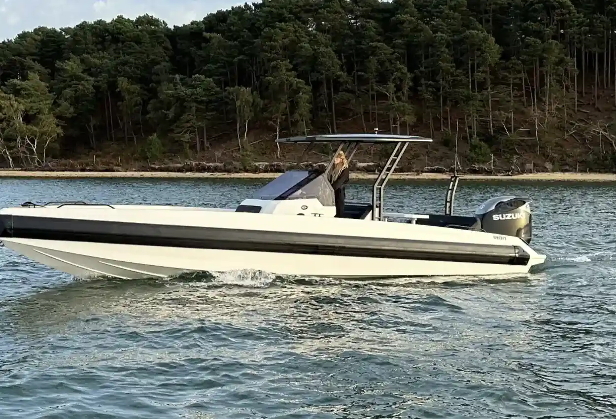 Iron Boats 827 T-Top