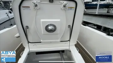 Thumbnail von Boston Whaler 220 Dauntless