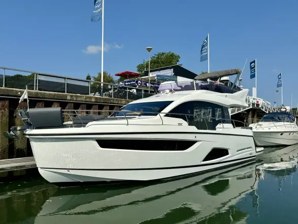 Sealine F430 Raymarine Navigationssuite