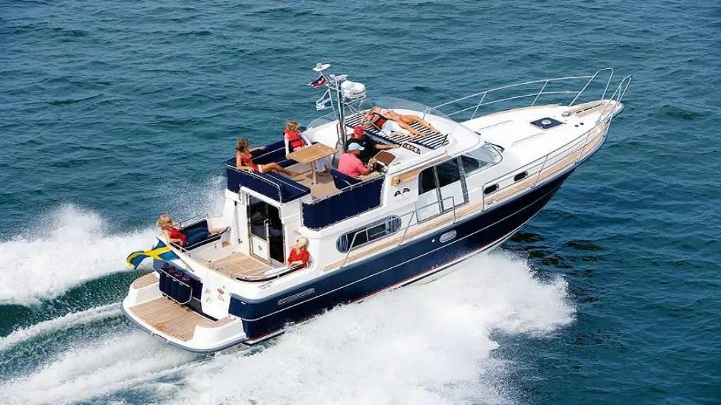 Nimbus 380 Commander