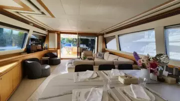 Thumbnail von Ferretti Yachts 830