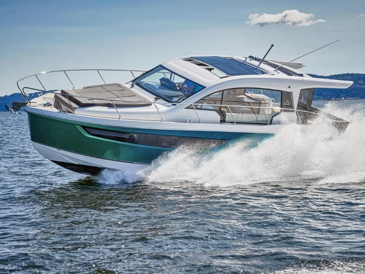 Sealine C390 SEALINE C390