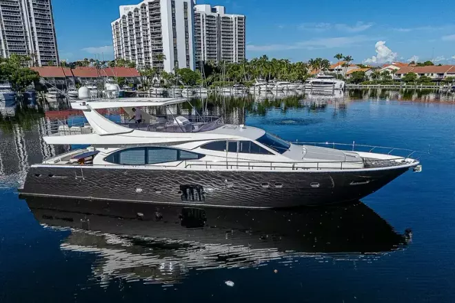 Ferretti Yachts 780