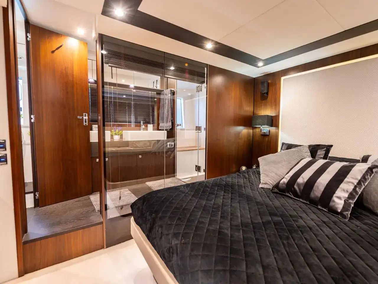 Thumbnail von Fairline Squadron 65 LANA