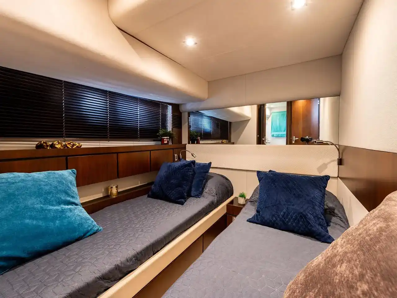 Thumbnail von Fairline Squadron 65 LANA