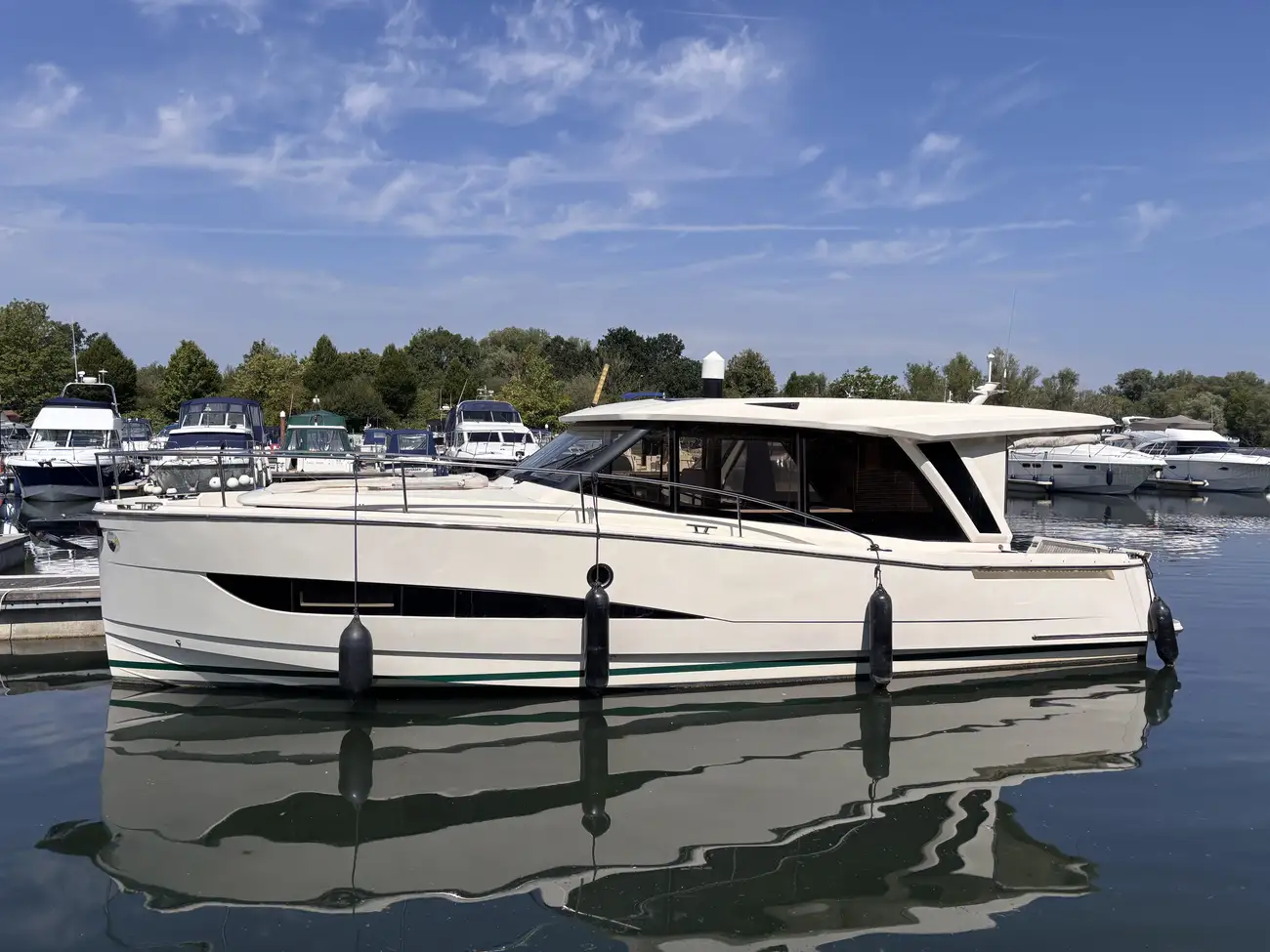 Greenline 39 4 больших солнечных панели