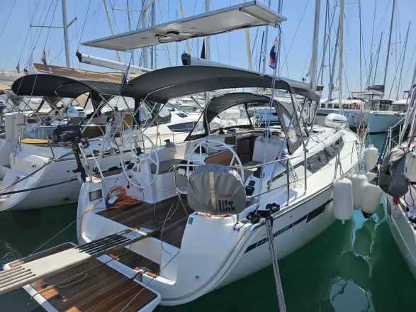 Bavaria Cruiser 37