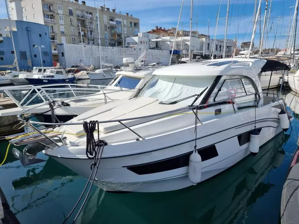 Beneteau Antares 9