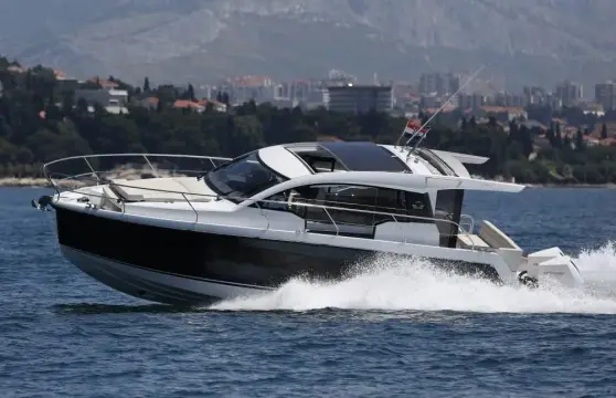 Sealine C335