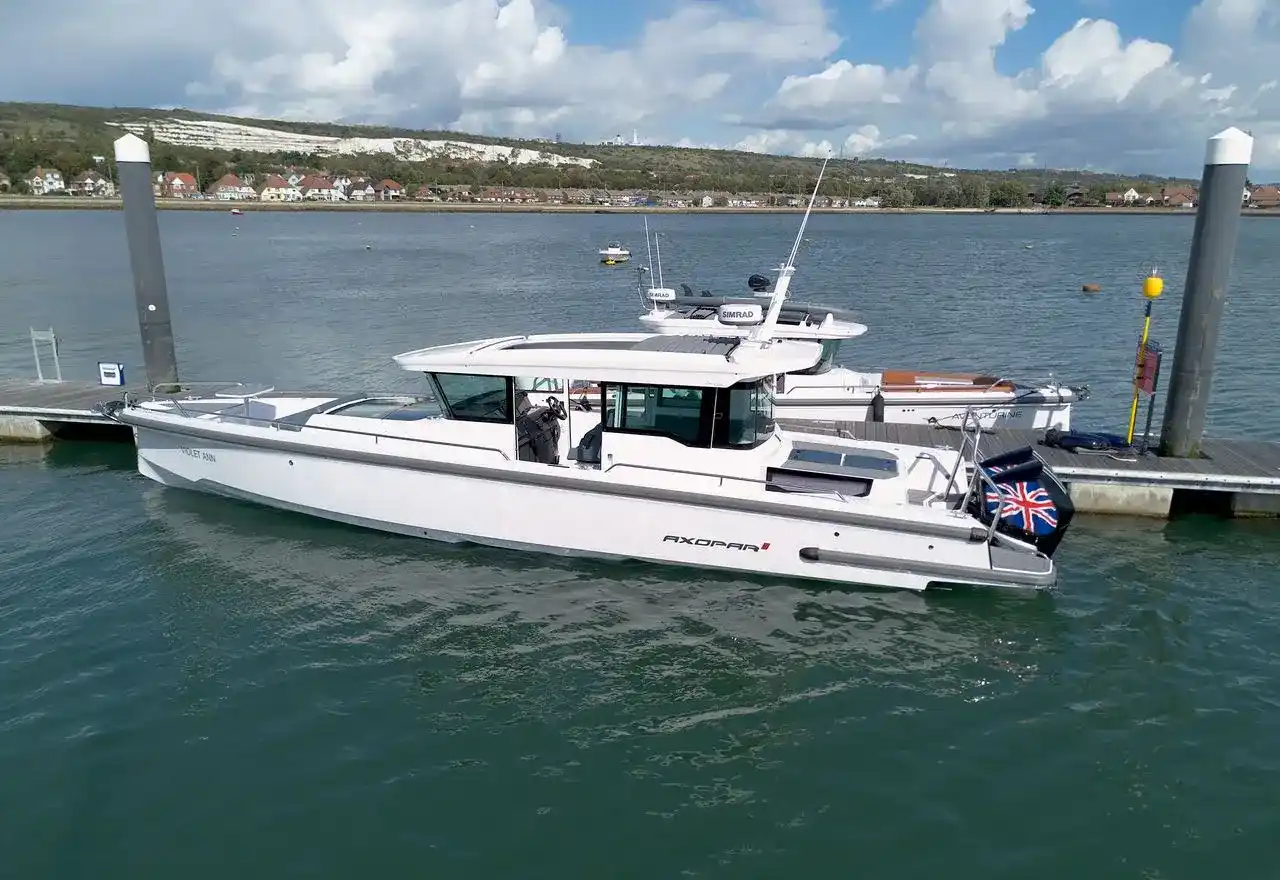 Axopar 37 XC Cross Cabin VIOLET ANN