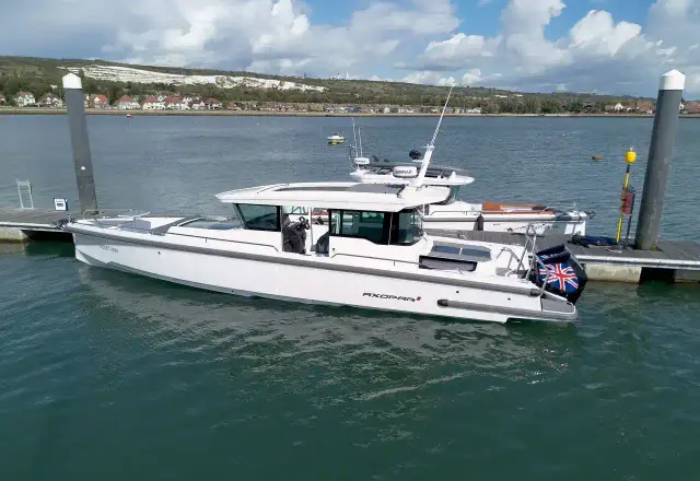 Axopar 37 XC クロスキャビン VIOLET ANN