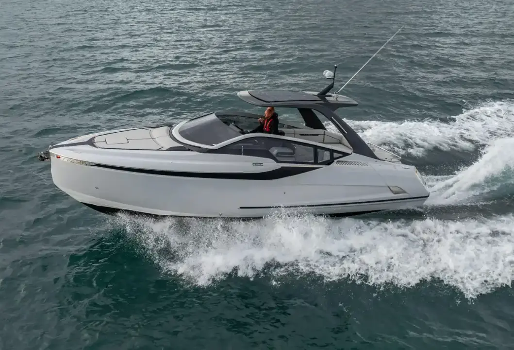 Fairline F Line 33 AY2295