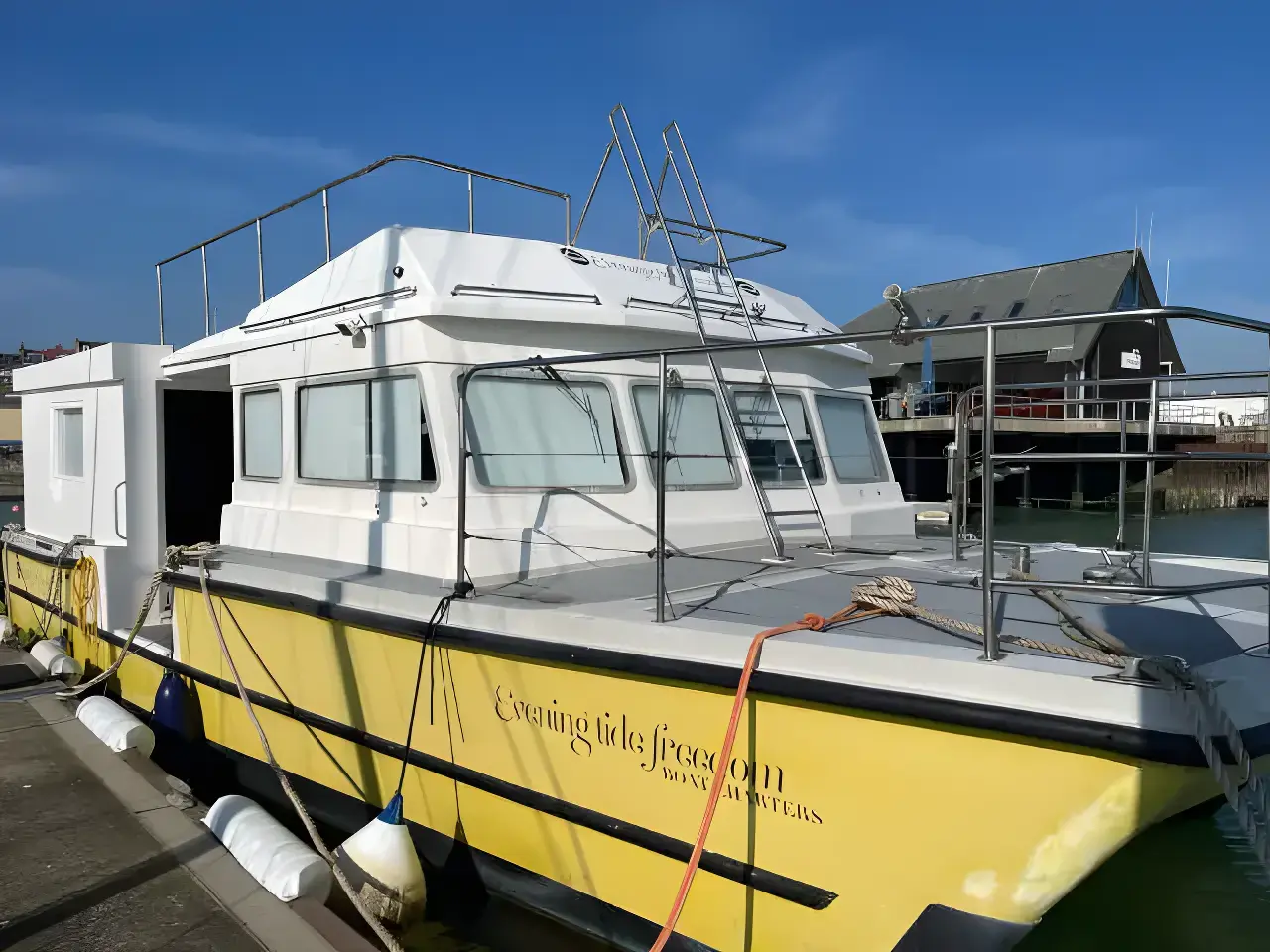 Houseboat Powercat 40