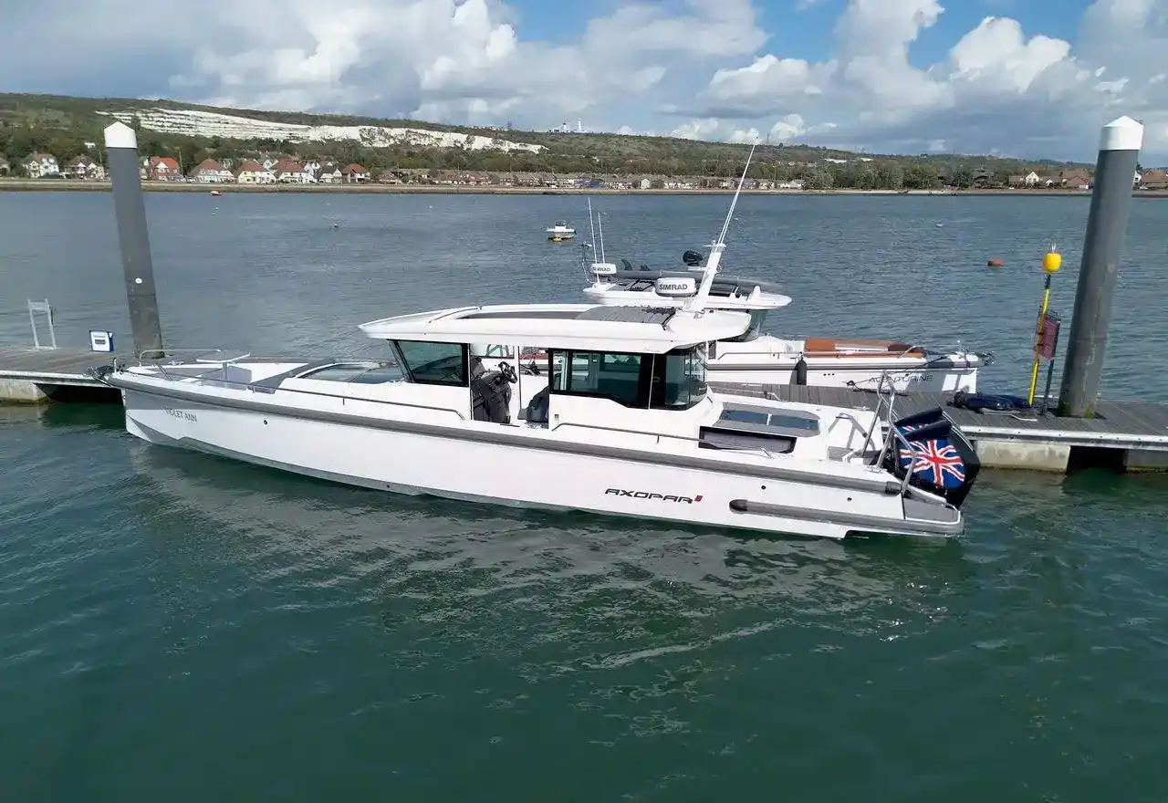 Axopar 37 XC Cross Cabin VIOLET ANN