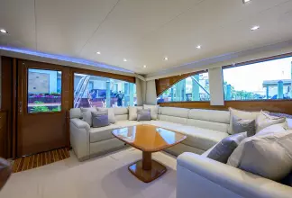 Thumbnail von Viking 65 Enclosed Enclosed Bridge w/Tower