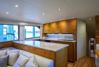 Thumbnail von Viking 65 Enclosed Enclosed Bridge w/Tower