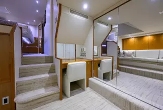 Thumbnail von Viking 65 Enclosed Enclosed Bridge w/Tower