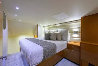 Thumbnail von Viking 65 Enclosed Enclosed Bridge w/Tower