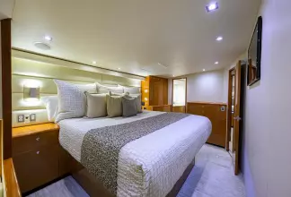 Thumbnail von Viking 65 Enclosed Enclosed Bridge w/Tower