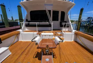 Thumbnail von Viking 65 Enclosed Enclosed Bridge w/Tower