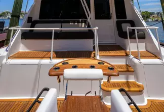 Thumbnail von Viking 65 Enclosed Enclosed Bridge w/Tower