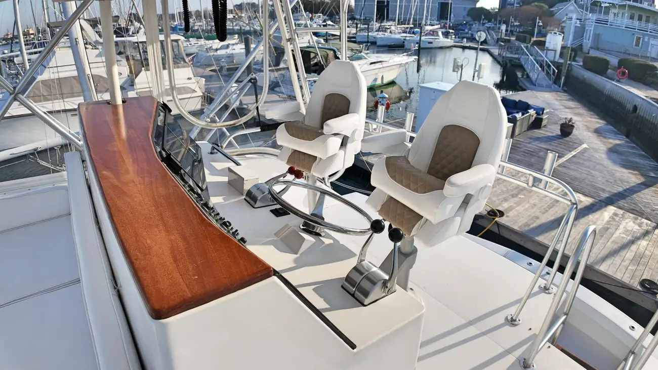 Thumbnail von Viking 47 Convertible