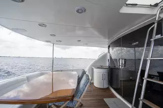 Thumbnail von Lazzara Yachts 80 Skylounge M.Y.