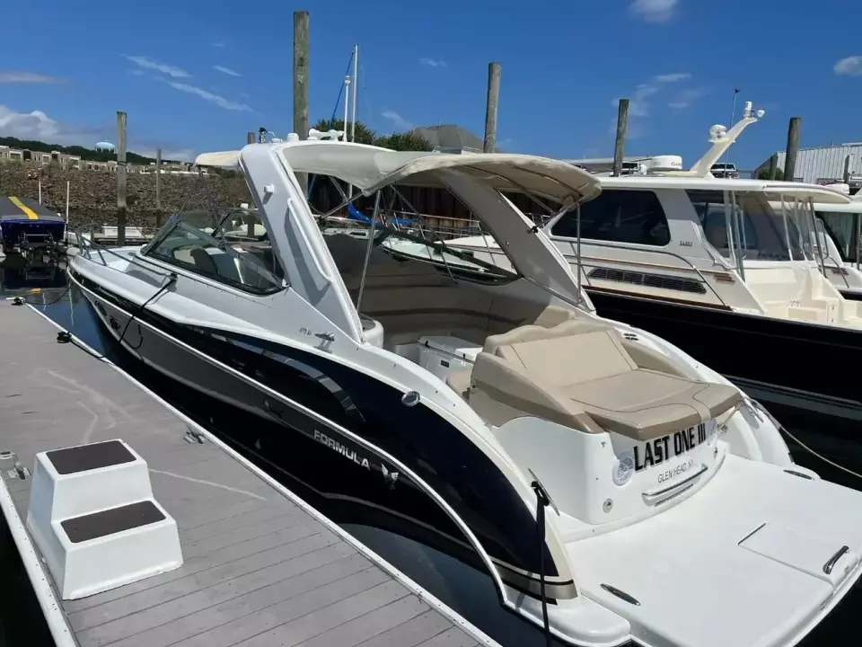 Formula 370 Sun Sport