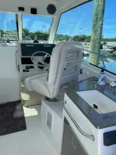 Thumbnail von Boston Whaler 345 Conquest