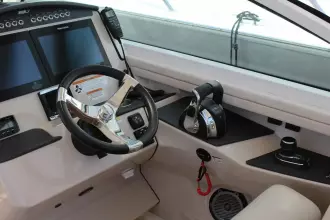 Thumbnail von Boston Whaler 320 Vantage