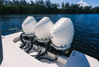 Thumbnail von Tiara Yachts 43LS