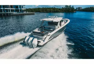 Thumbnail von Tiara Yachts 43LS